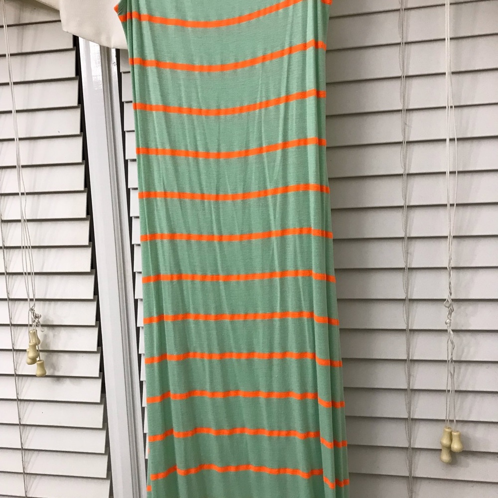 Dress - Picture 8 of 8